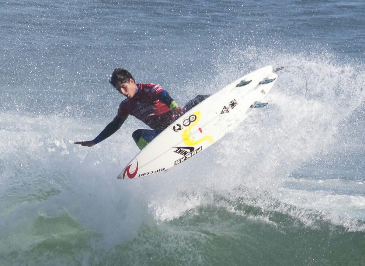 Gabriel Medina doing an air on his backhand